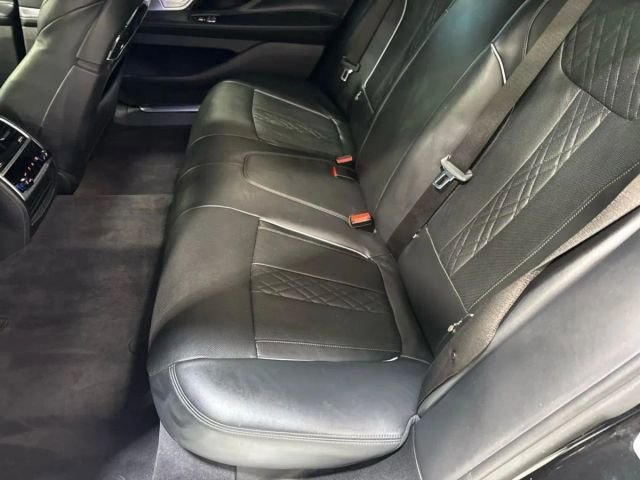 Used 2017 BMW 750i xDrive AWD/4WD image 25