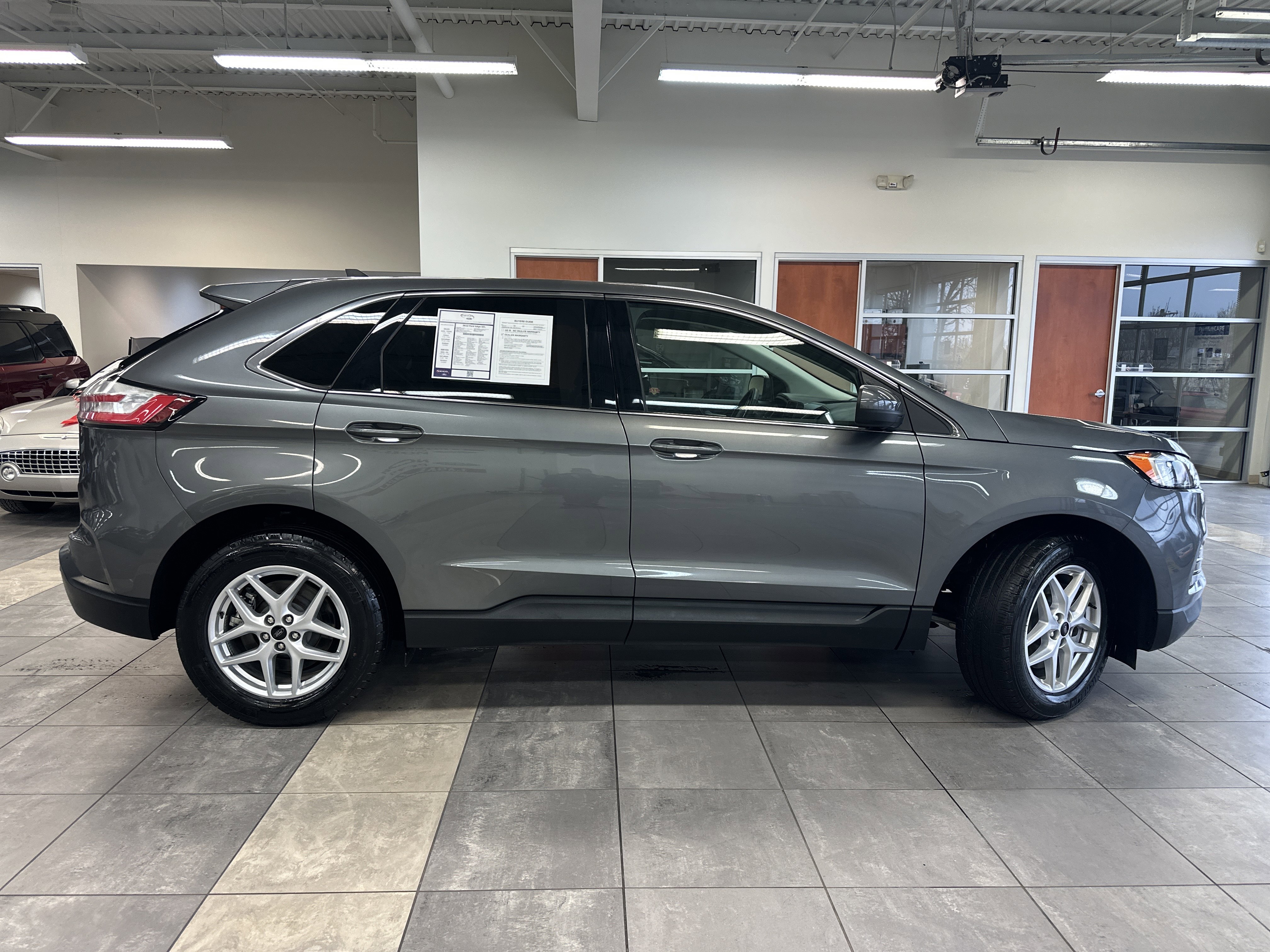 Used 2023 Ford Edge SEL w/ Convenience Package image 11