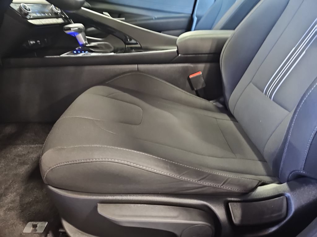 Certified 2025 Hyundai Elantra SEL FWD image 55
