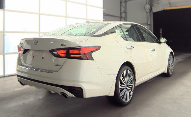 Used 2023 Nissan Altima 2.5 SL AWD/4WD image 3