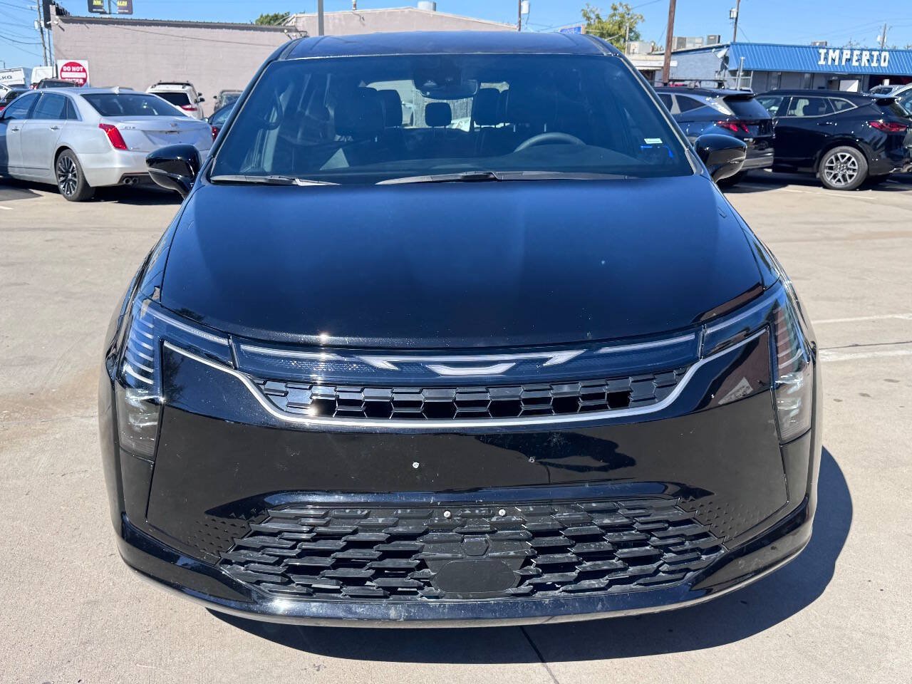 Used 2027 Chrysler Pacifica Select FWD image 2