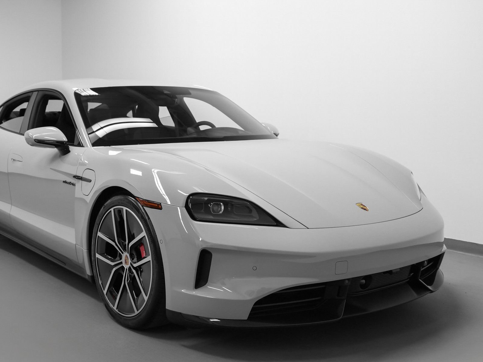 New 2026 Porsche Taycan GTS image 9