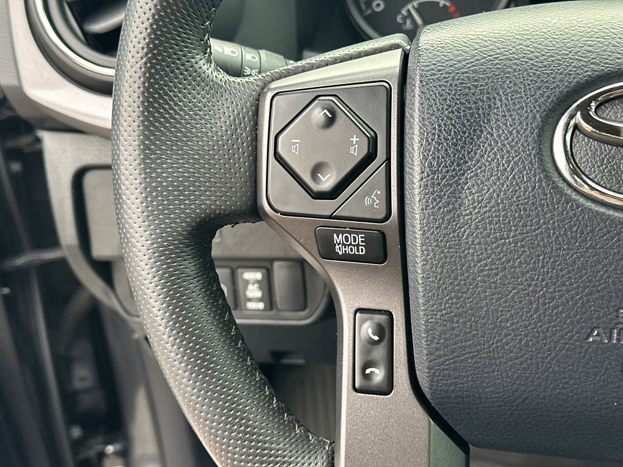 Used 2020 Toyota Tacoma TRD Off-Road image 24