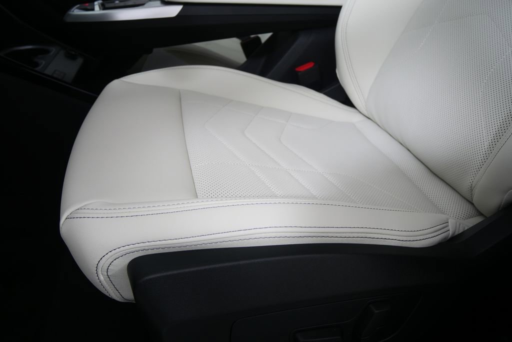 Used 2026 BMW X1 xDrive28i image 9