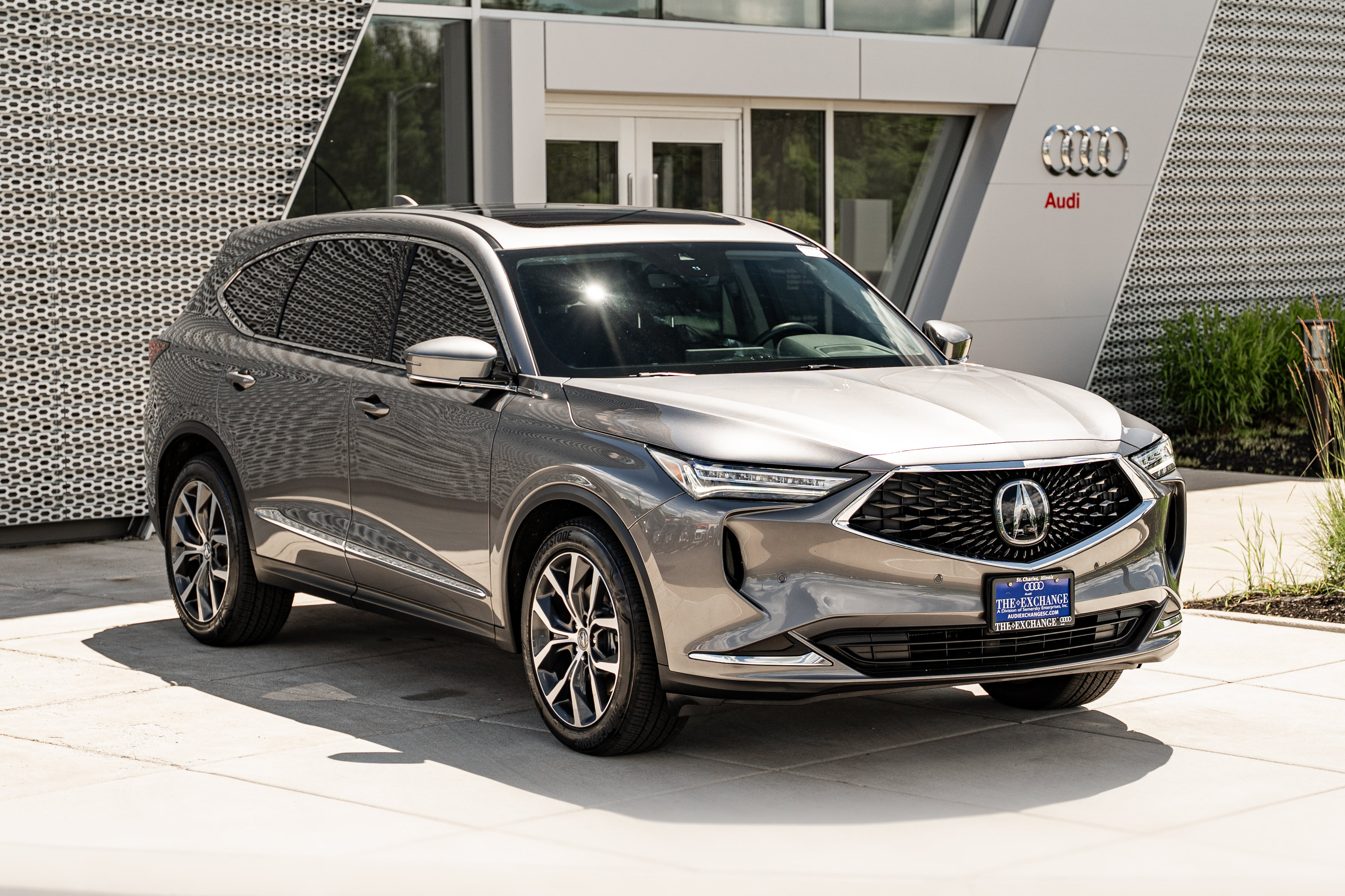 Used 2024 Acura MDX SH-AWD w/ Technology Package image 2