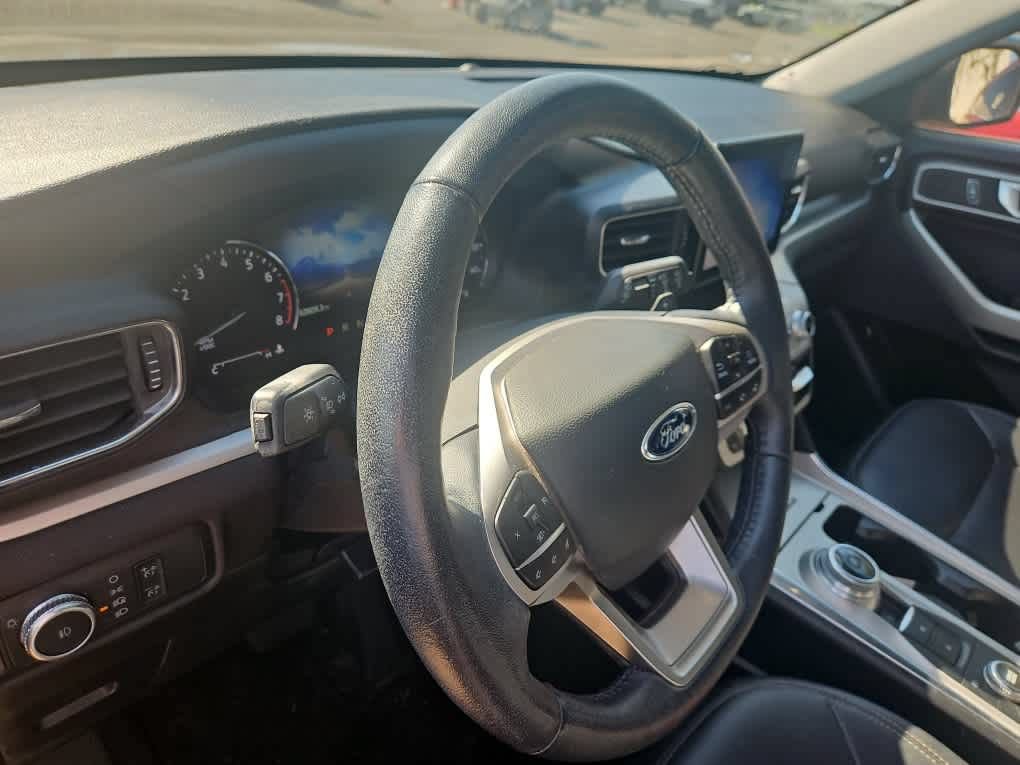 Used 2021 Ford Explorer XLT w/ Equipment Group 202A AWD/4WD image 2