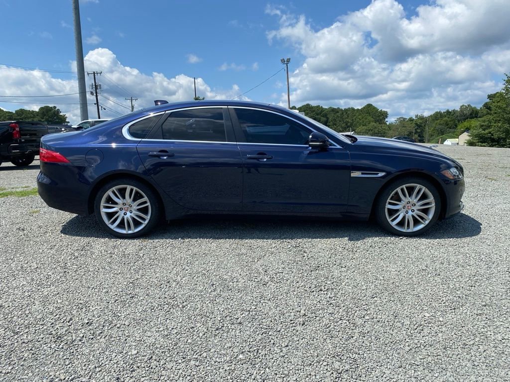 Used 2018 Jaguar XF Prestige image 2