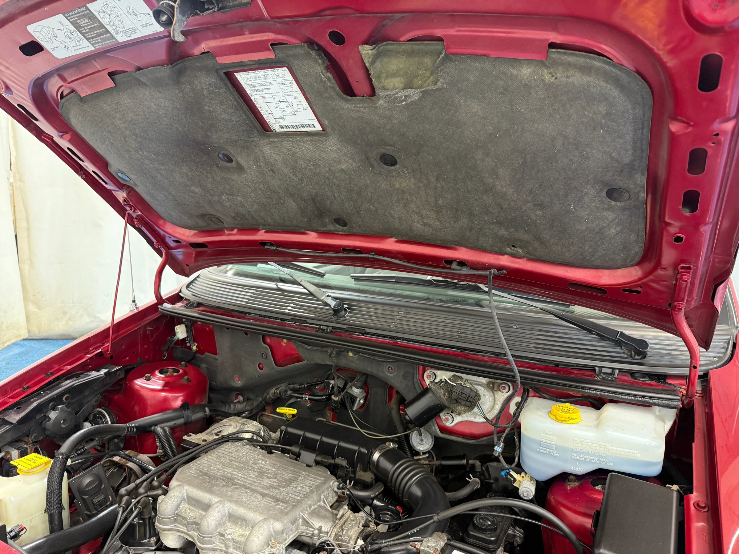 Used 1995 Dodge Caravan Minivan image 38