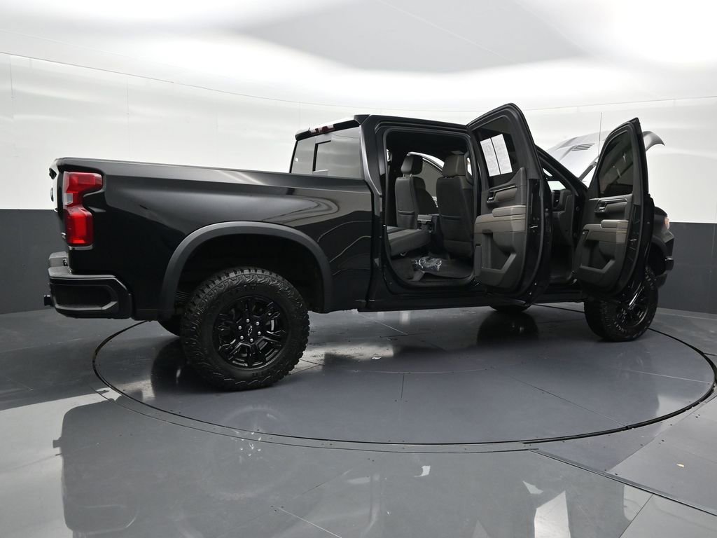 Used 2025 Chevrolet Silverado 1500 ZR2 w/ Technology Package image 32