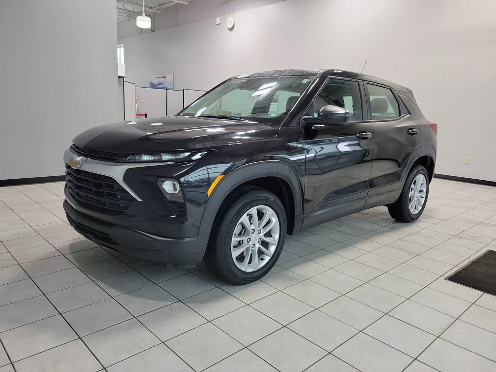 Used 2024 Chevrolet TrailBlazer LS image 2