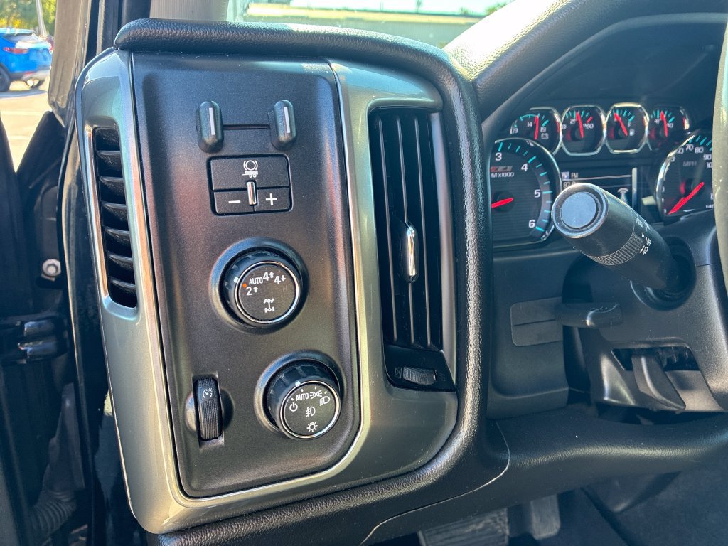 Used 2018 Chevrolet Silverado 1500 LT w/ All Star Edition AWD/4WD image 13
