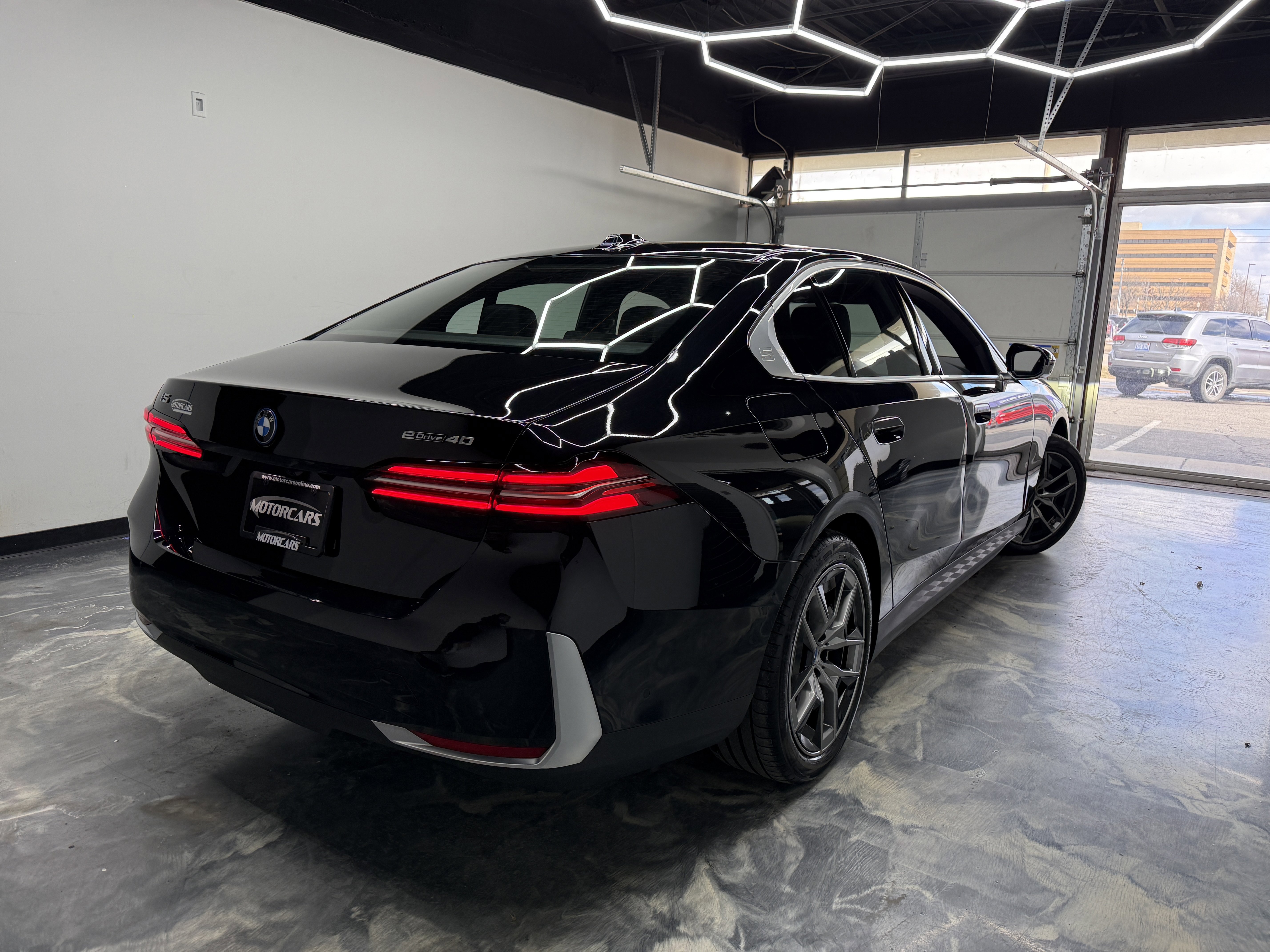 Used 2024 BMW i5 eDrive40i w/ M Sport Package image 5