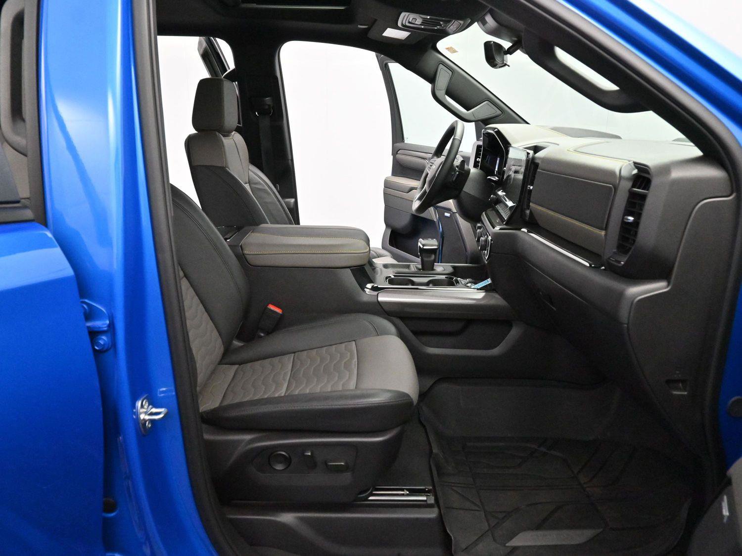 Used 2025 Chevrolet Silverado 1500 ZR2 w/ Technology Package image 31