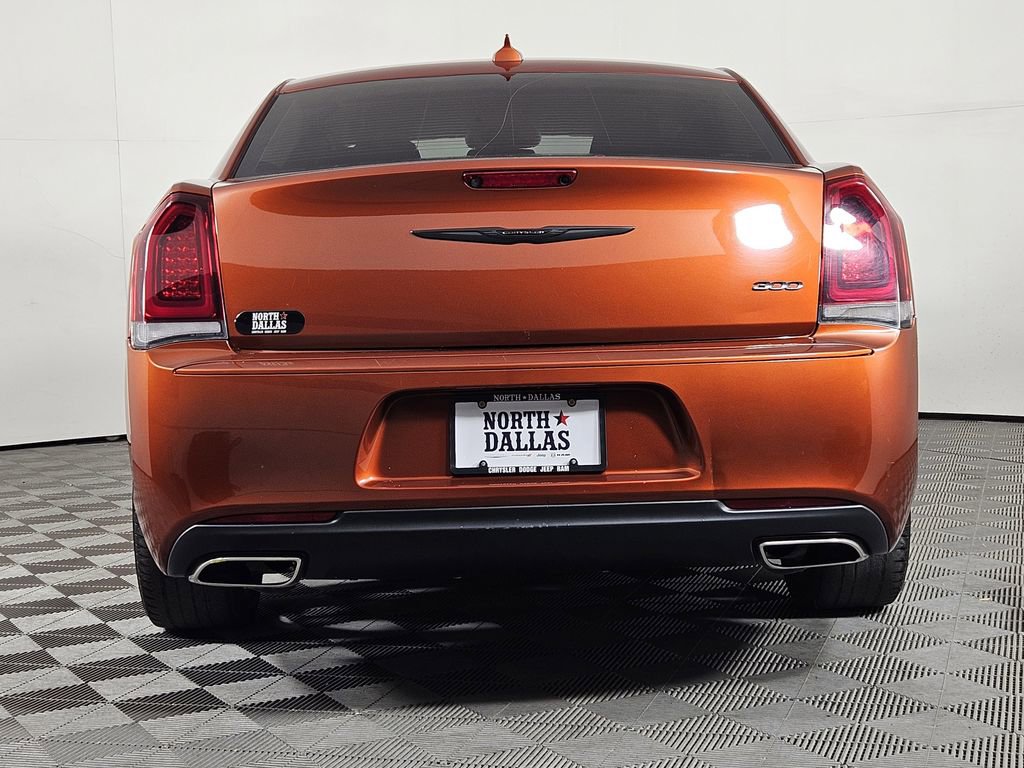 Used 2020 Chrysler 300 Touring w/ Sport Appearance Package RWD image 3