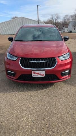 Used 2025 Chrysler Pacifica Select image 5