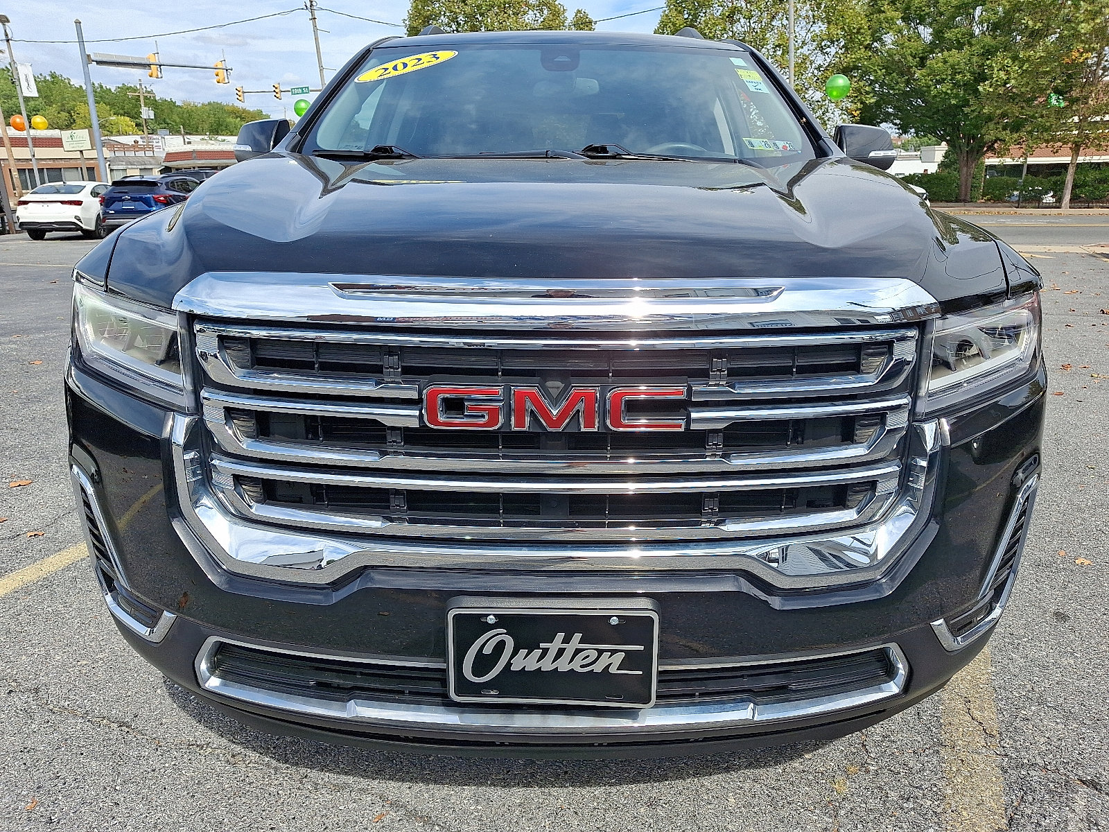 Used 2023 GMC Acadia SLE w/ Driver Convenience Package image 8