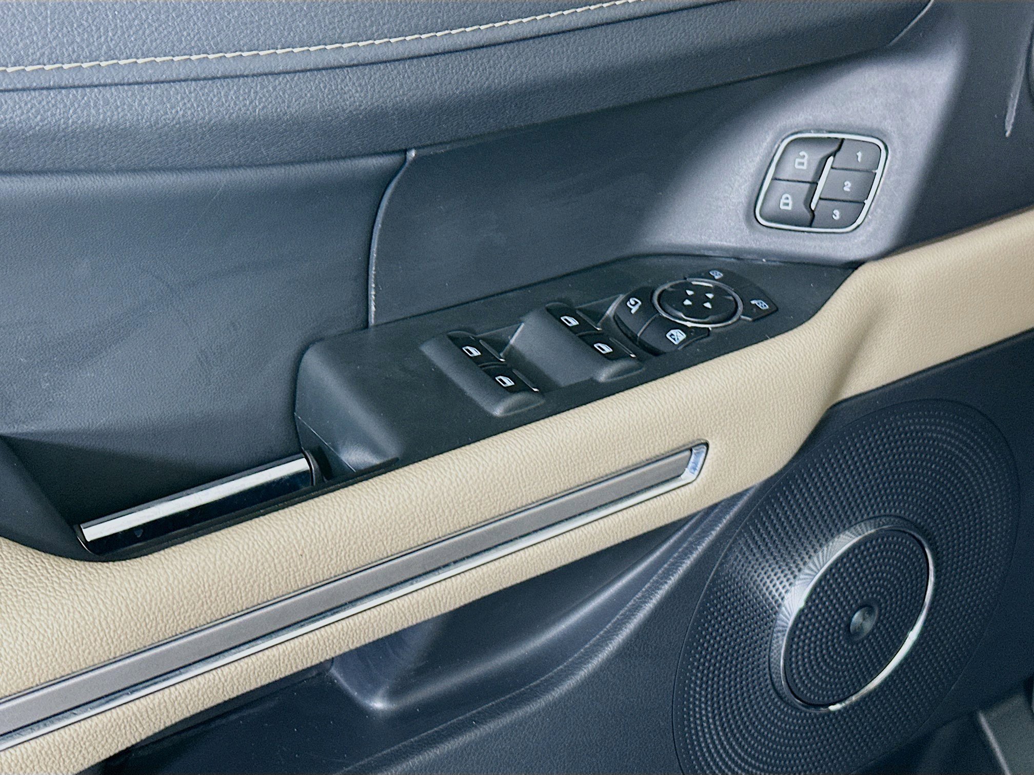 Used 2024 Ford Expedition Limited image 14