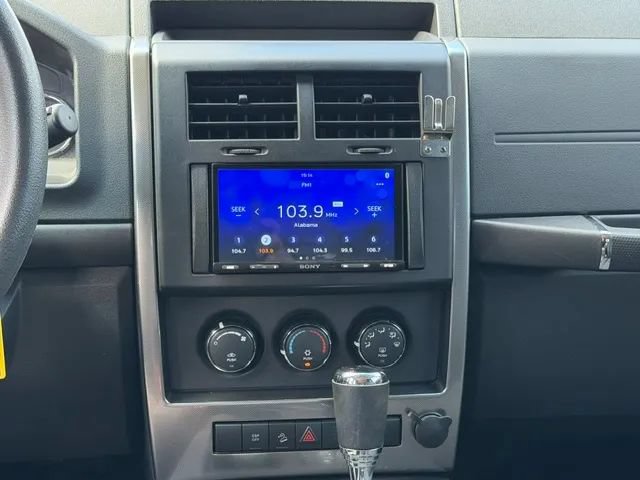 Used 2009 Jeep Liberty Sport AWD/4WD image 18