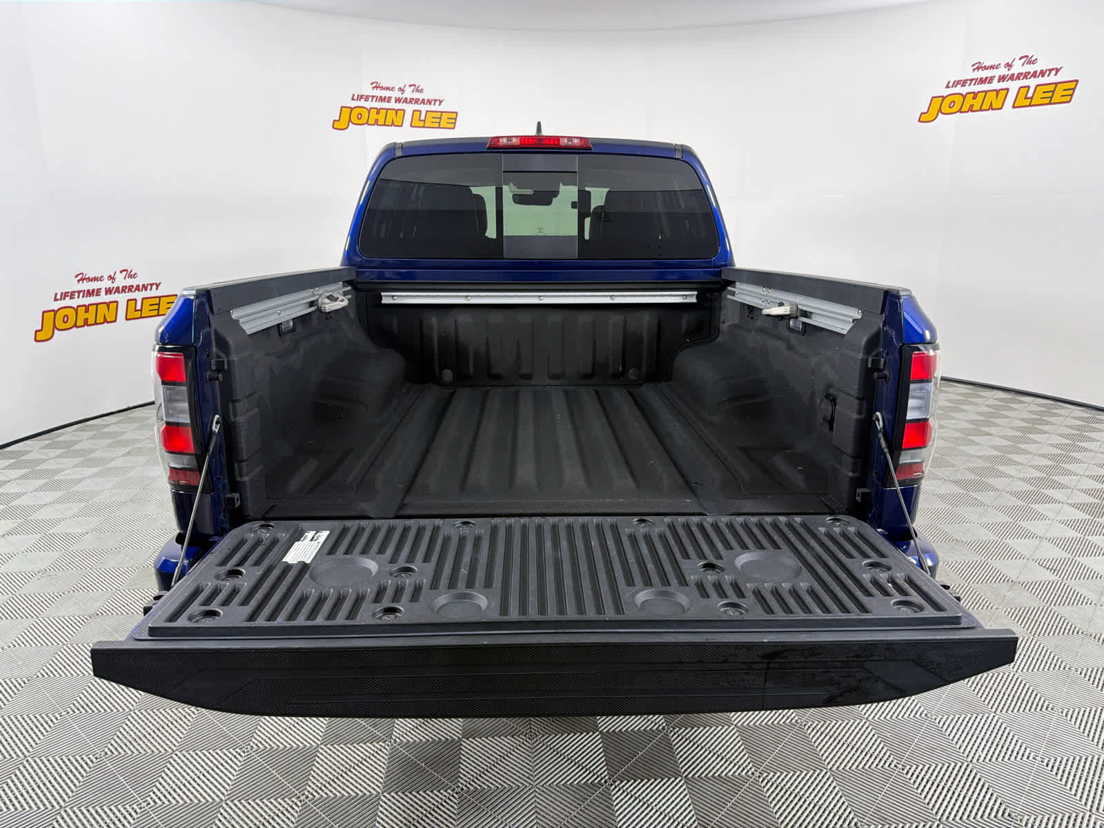 Certified 2023 Nissan Frontier SV w/ SV Premium Package AWD/4WD image 5