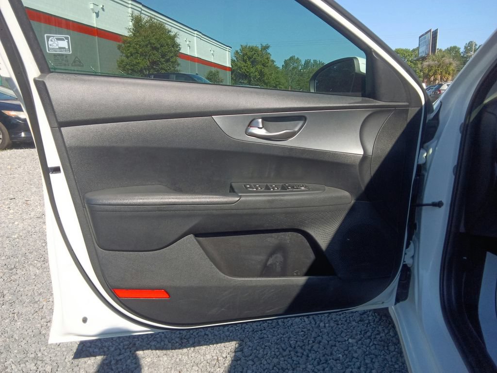 Used 2021 Kia Forte LXS FWD image 17