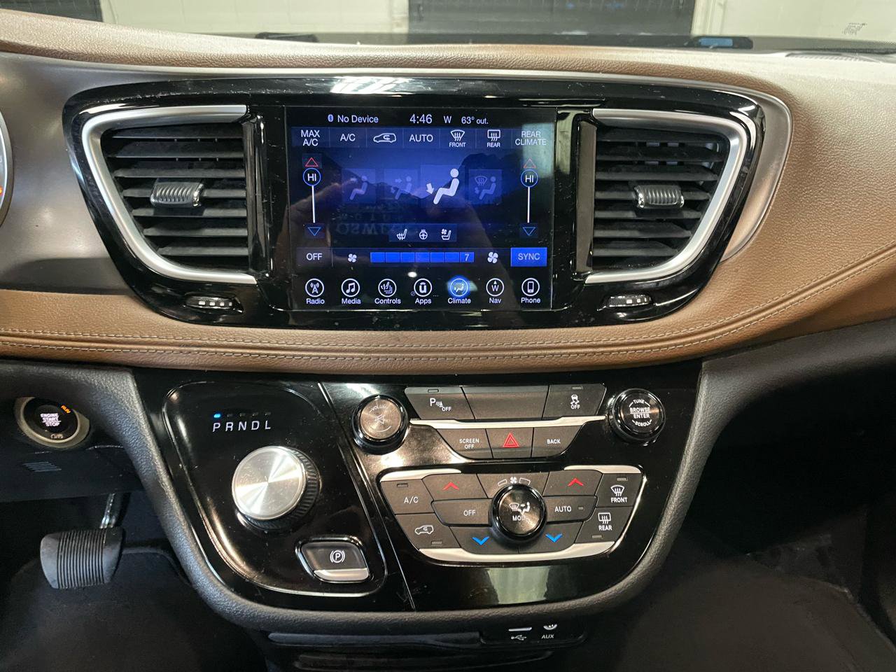 Used 2017 Chrysler Pacifica Limited FWD image 25