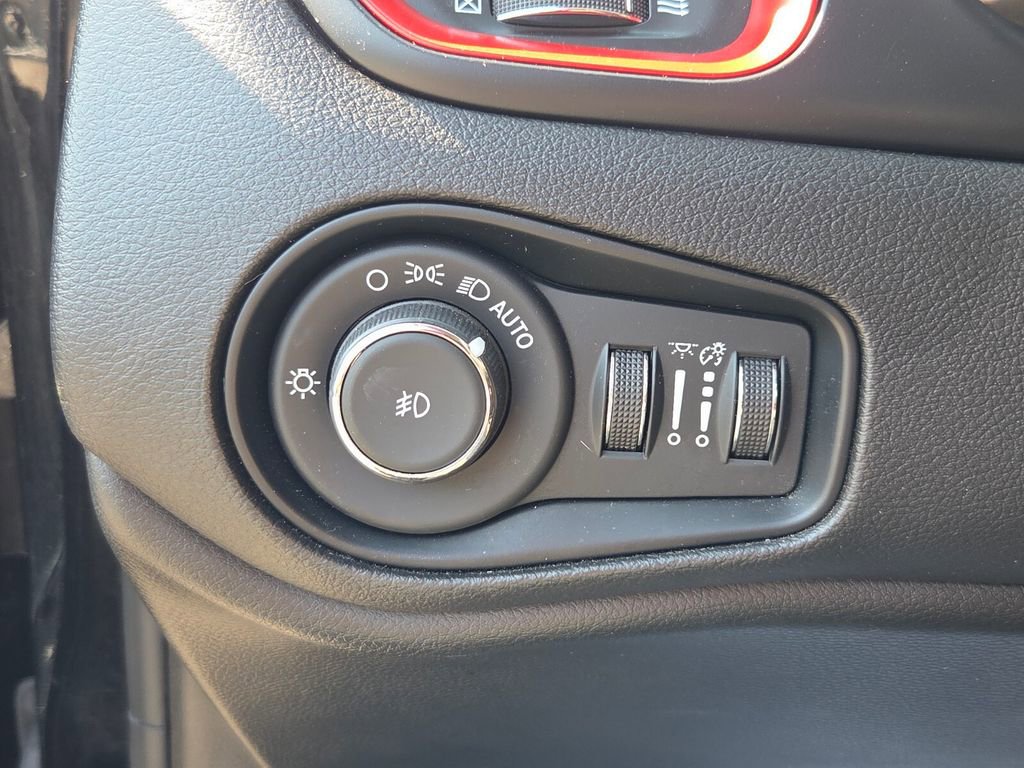 Used 2023 Jeep Renegade Trailhawk image 26