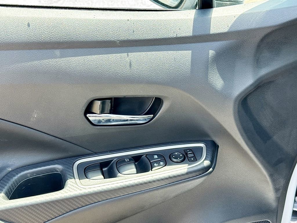 Used 2025 Nissan Versa SR w/ Trunk Package image 16