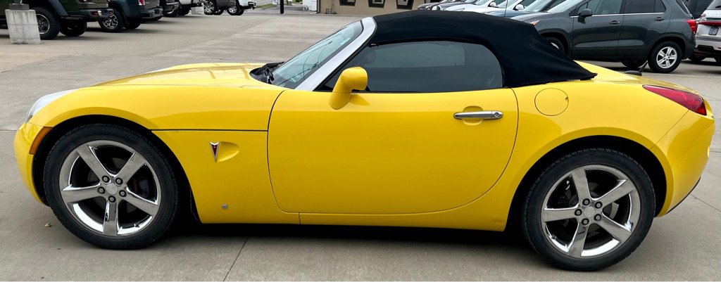 Used 2008 Pontiac Solstice Convertible w/ Premium Package image 4