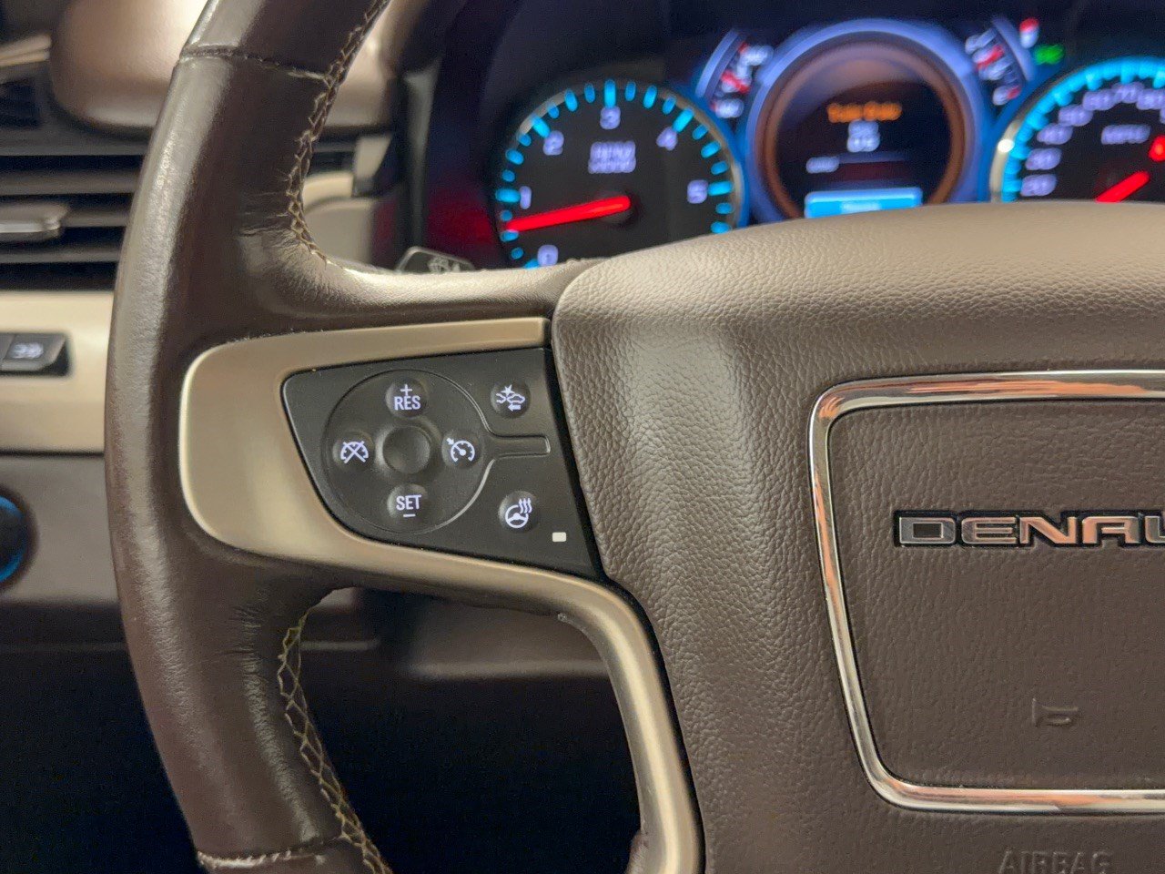 Used 2019 GMC Yukon Denali w/ Denali Ultimate Package RWD image 18