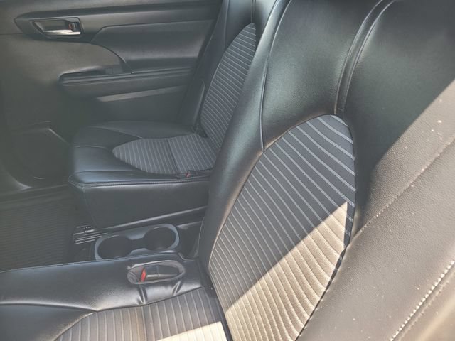 Used 2023 Toyota Highlander Limited AWD/4WD image 15