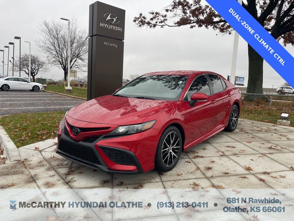Used 2022 Toyota Camry SE video 1