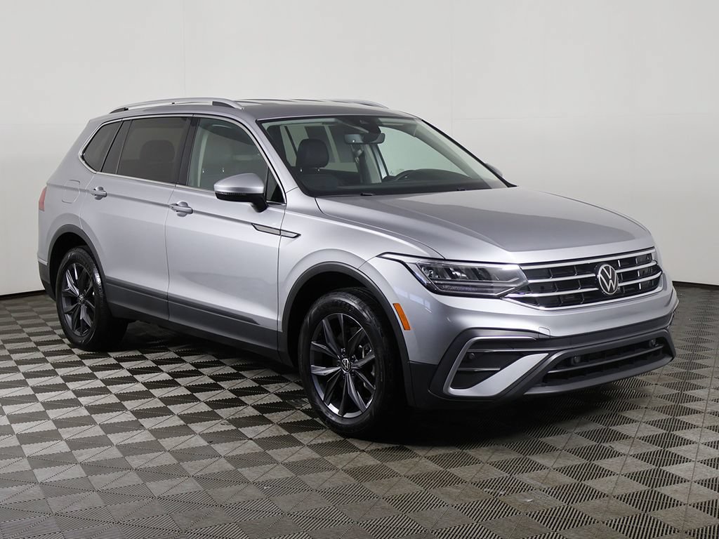 Used 2023 Volkswagen Tiguan SE FWD image 2