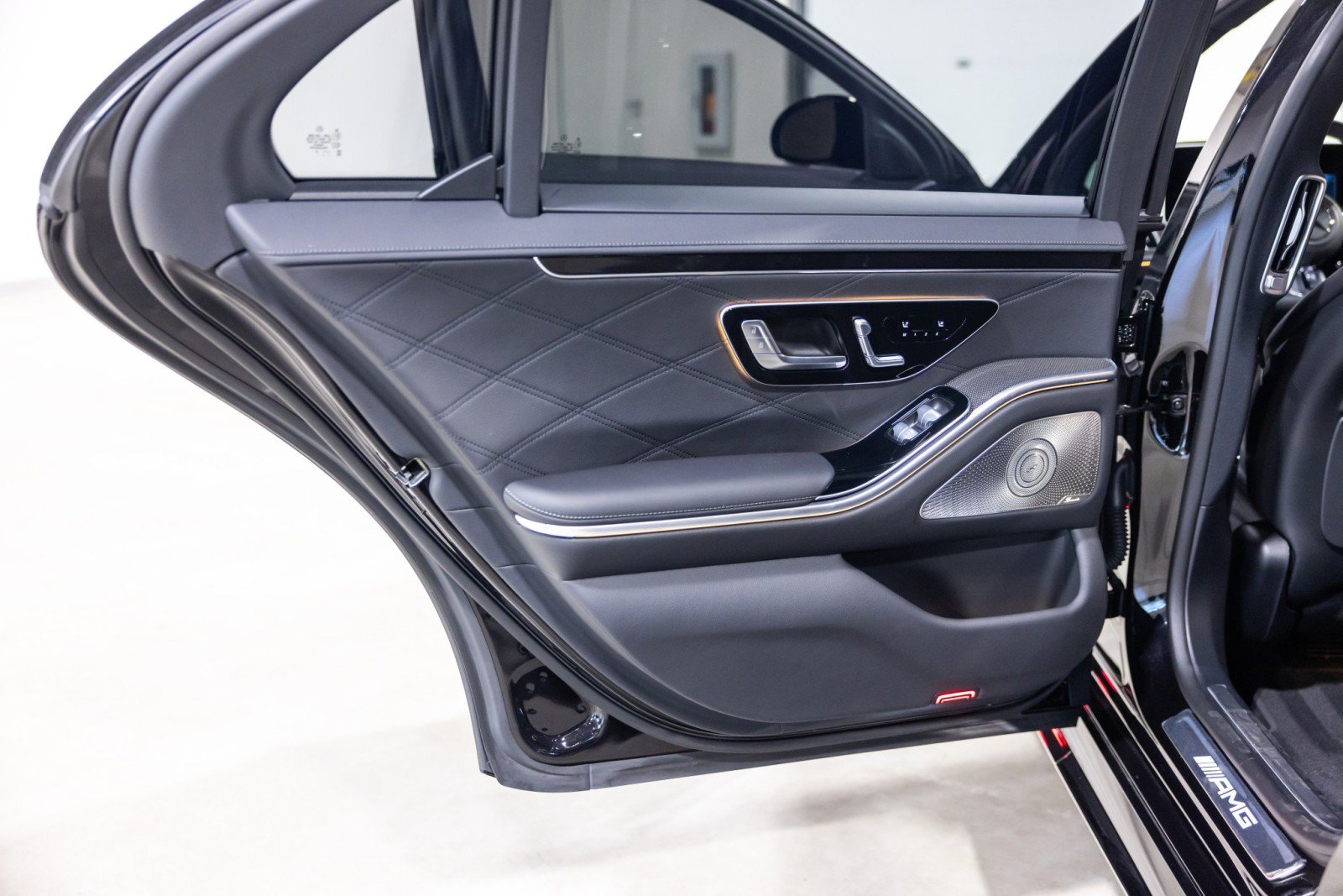 Used 2024 Mercedes-Benz S 63 AMG S w/ AMG Night Package image 29