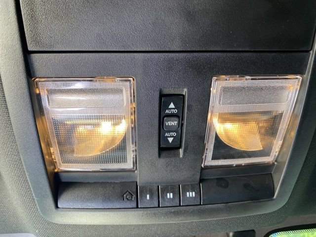 Used 2022 Dodge Challenger SXT w/ Driver Convenience Group RWD image 16