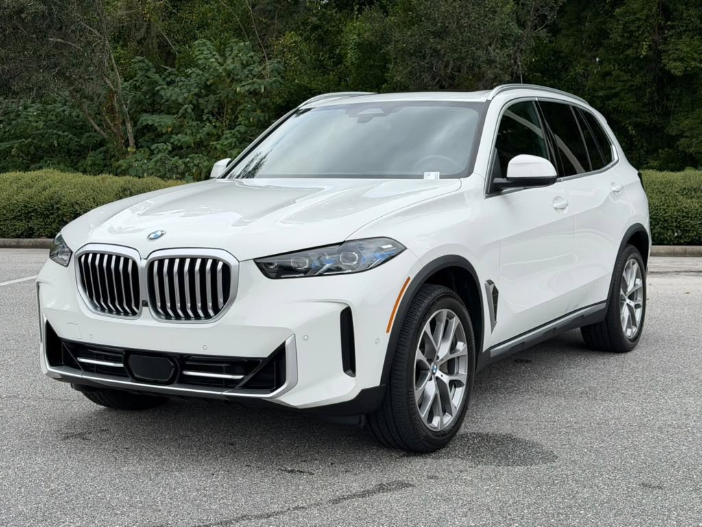 Certified 2024 BMW X5 xDrive40i w/ Premium Package AWD/4WD image 1
