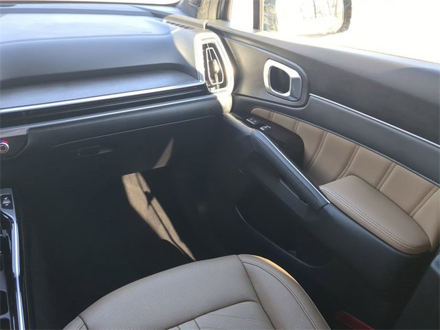 Used 2025 Kia Sorento SX Prestige w/ Olive Brown Leather Package image 16