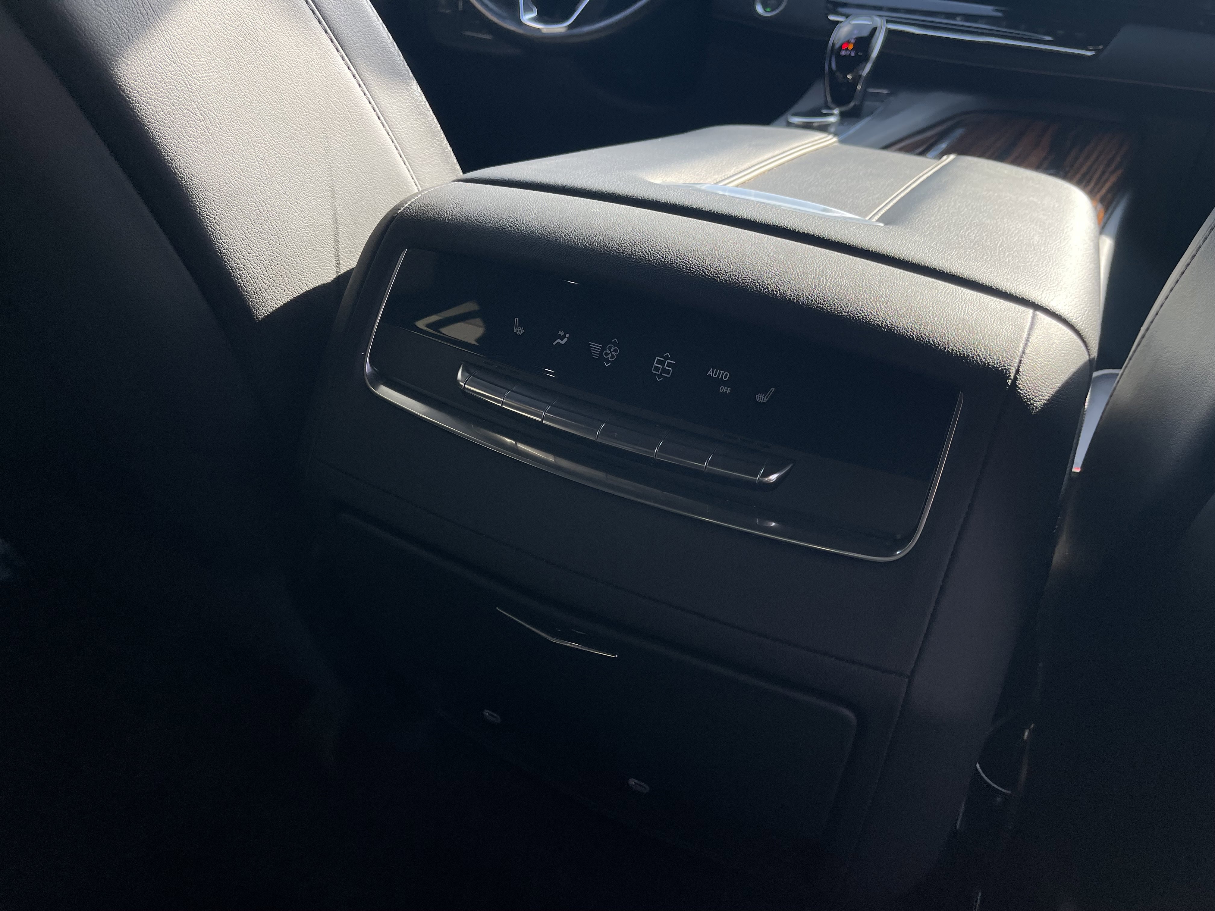 Used 2023 Cadillac Escalade Premium Luxury AWD/4WD image 26