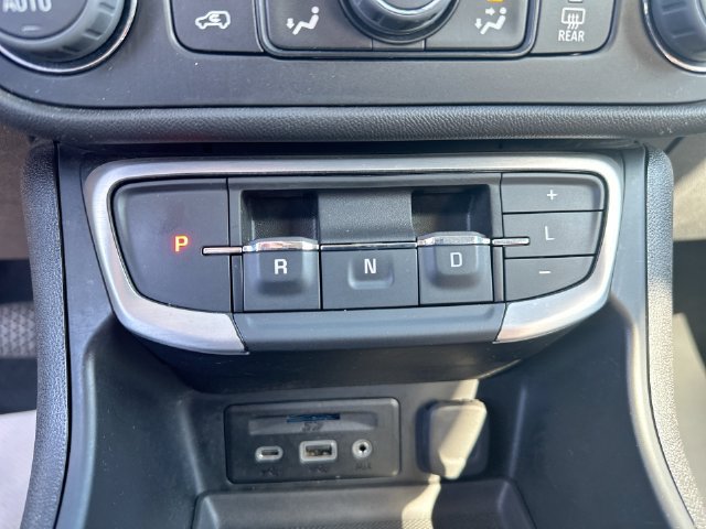 Used 2024 GMC Terrain SLT AWD/4WD image 25