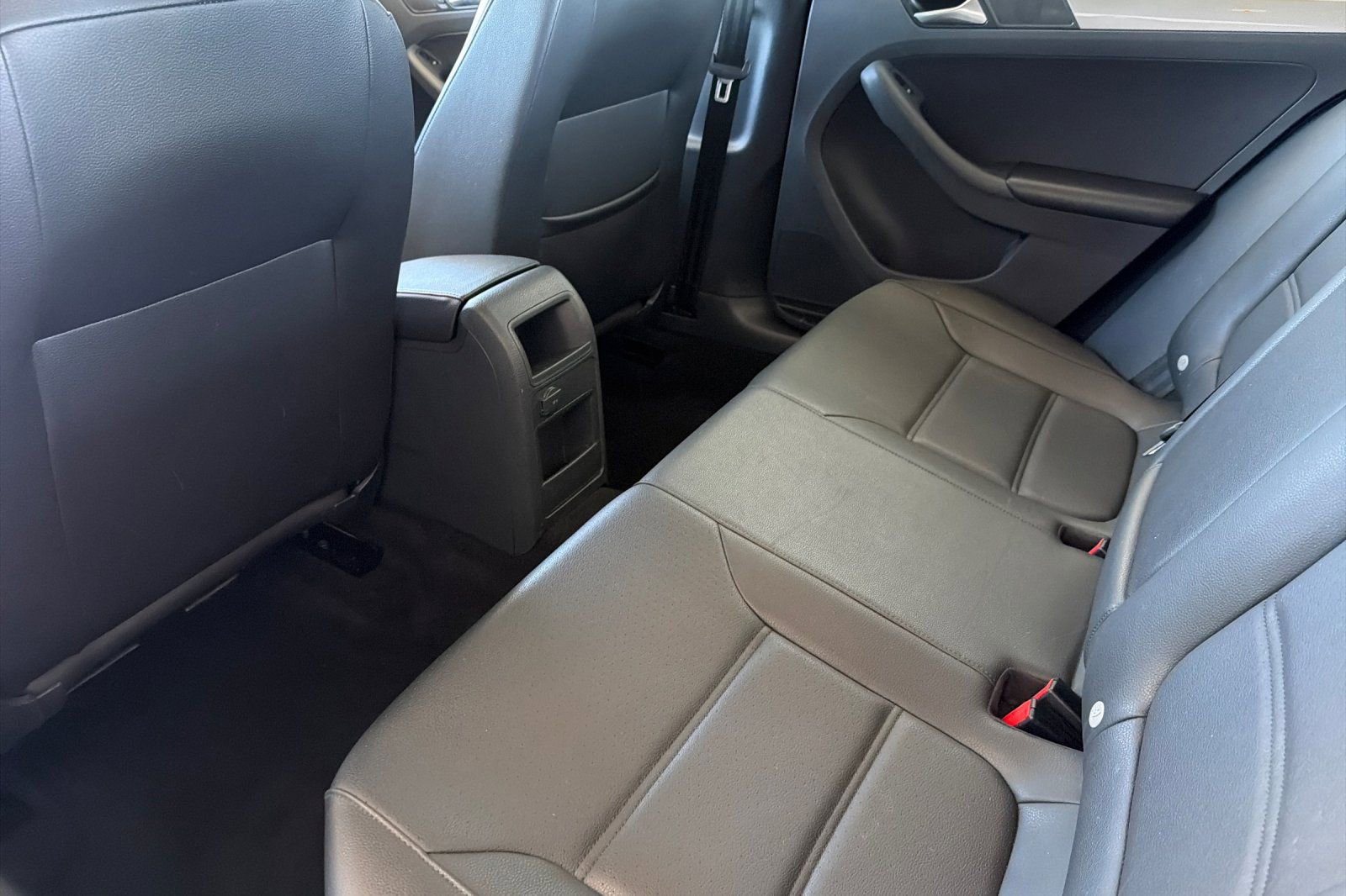 Used 2017 Volkswagen Jetta SE FWD image 12