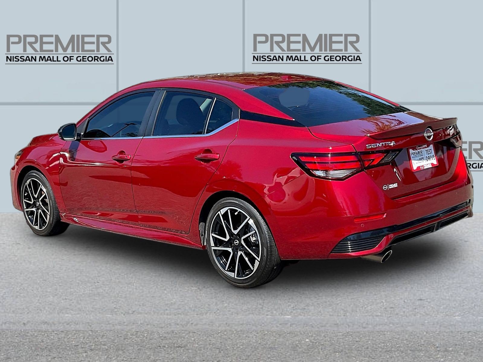 Used 2025 Nissan Sentra SR FWD image 5