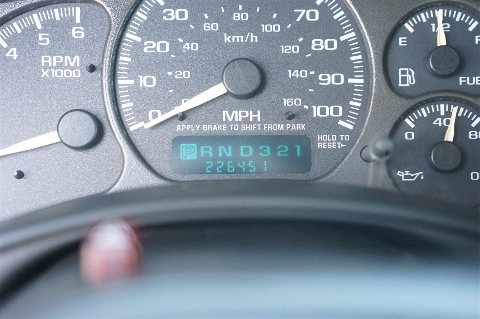 Used 2002 Chevrolet Avalanche 2WD image 25