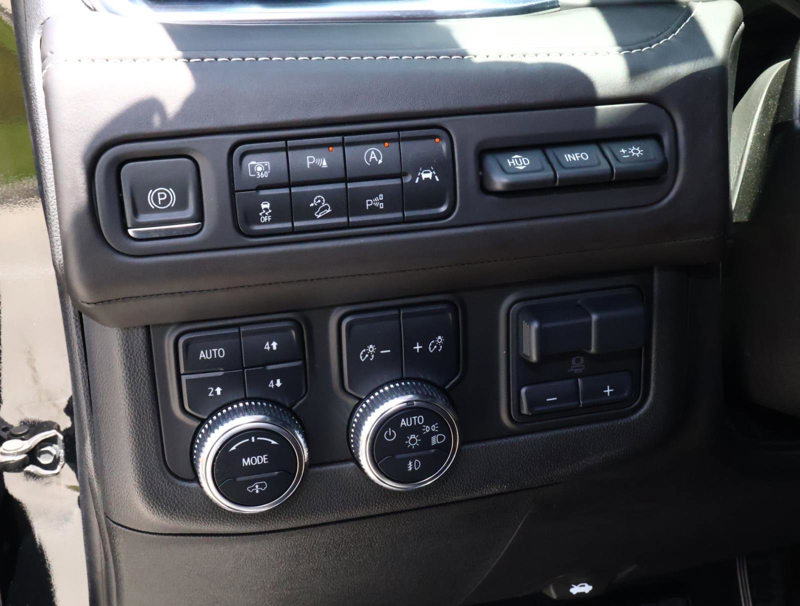 Used 2023 GMC Yukon XL Denali Ultimate AWD/4WD image 31