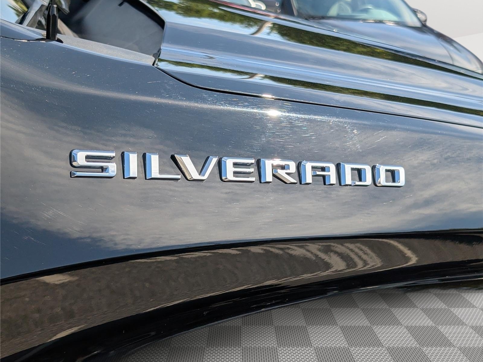 Used 2024 Chevrolet Silverado 1500 RST AWD/4WD image 9