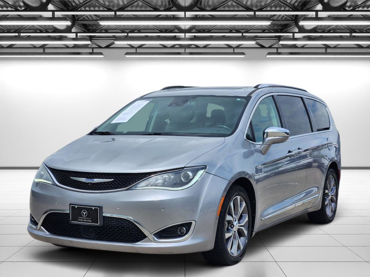 Used 2019 Chrysler Pacifica Limited w/ Tire & Wheel Group image 5