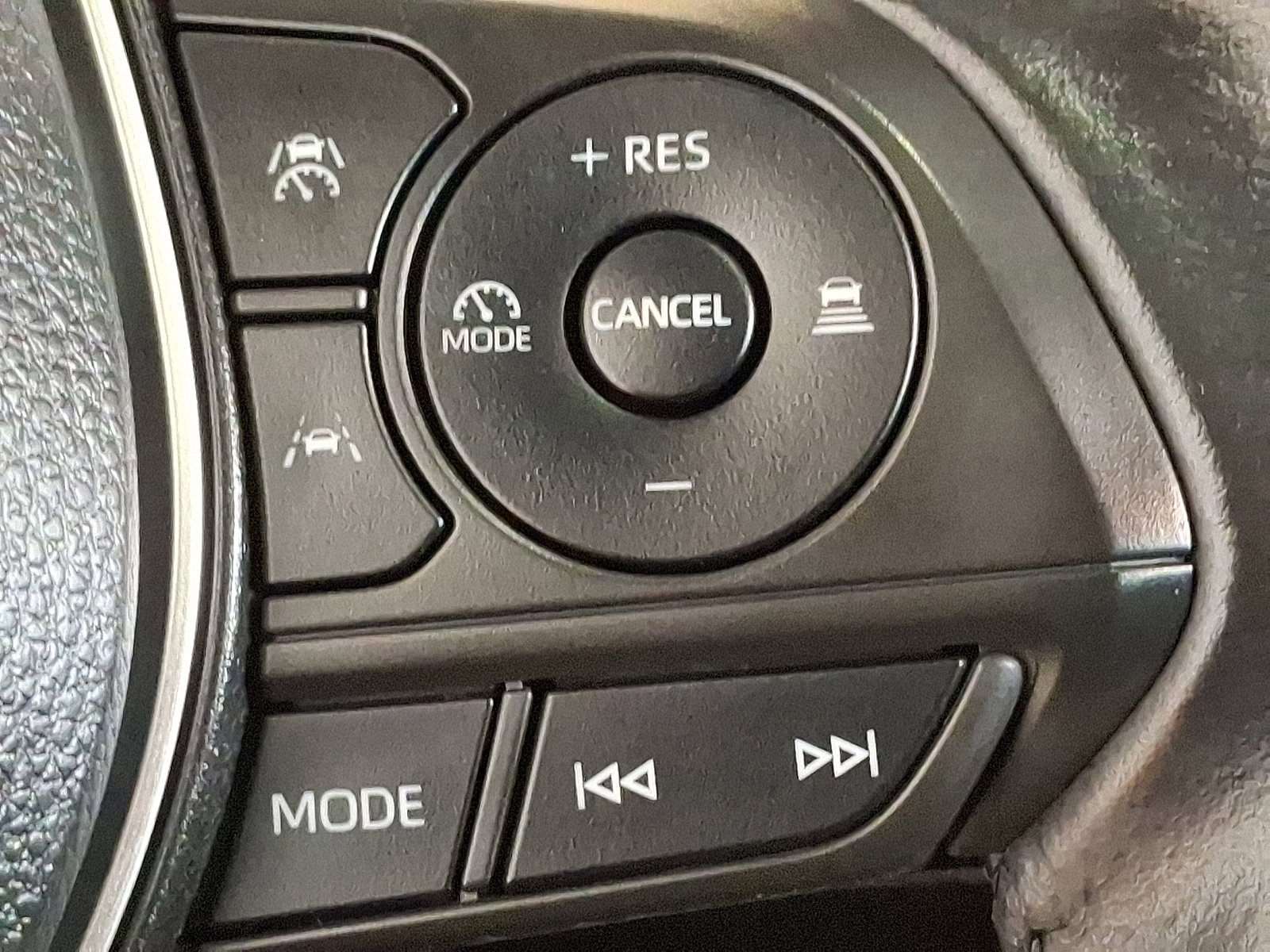 Certified 2023 Toyota Corolla Cross XSE image 21