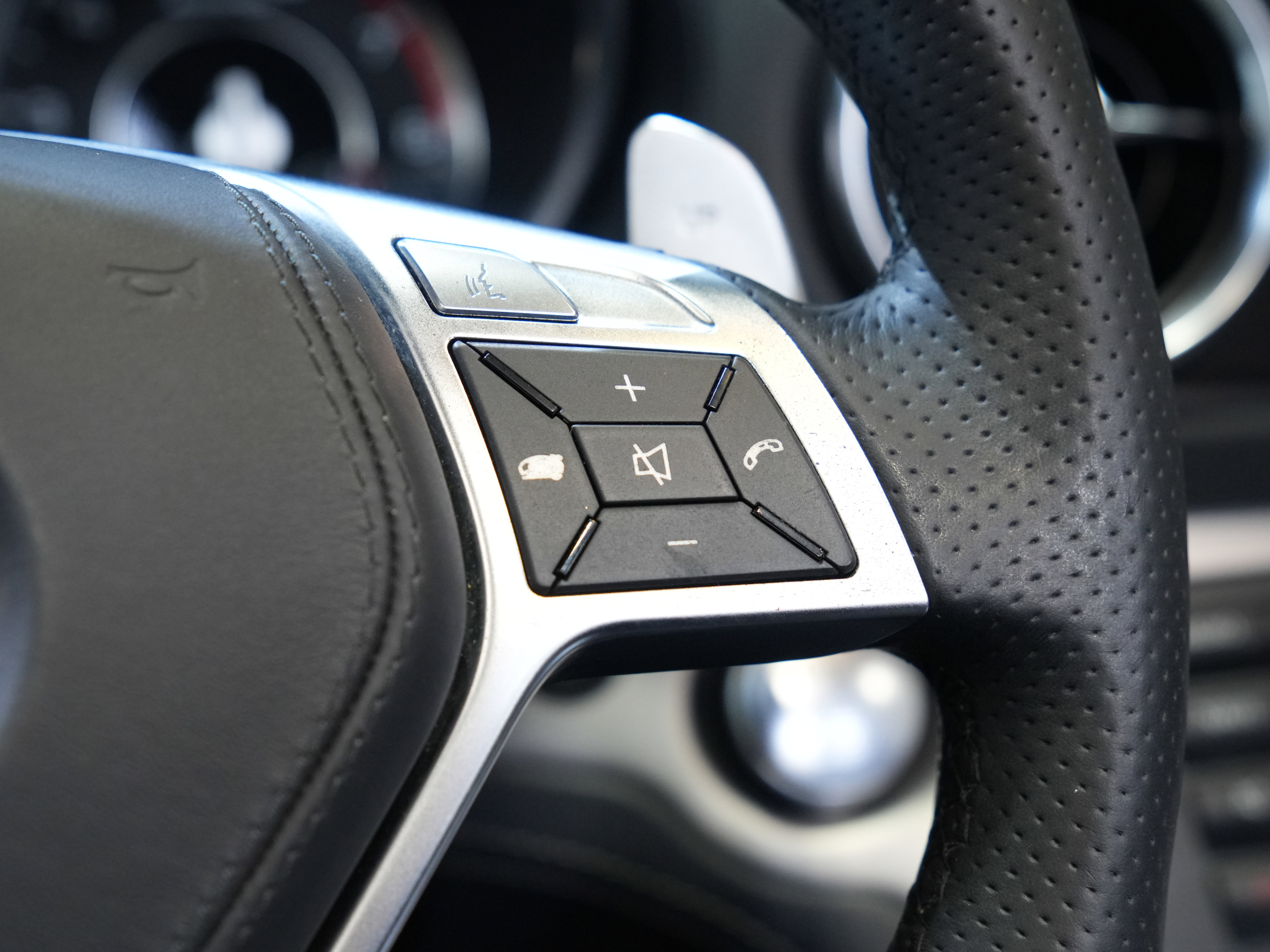 Used 2013 Mercedes-Benz SL 63 AMG image 32