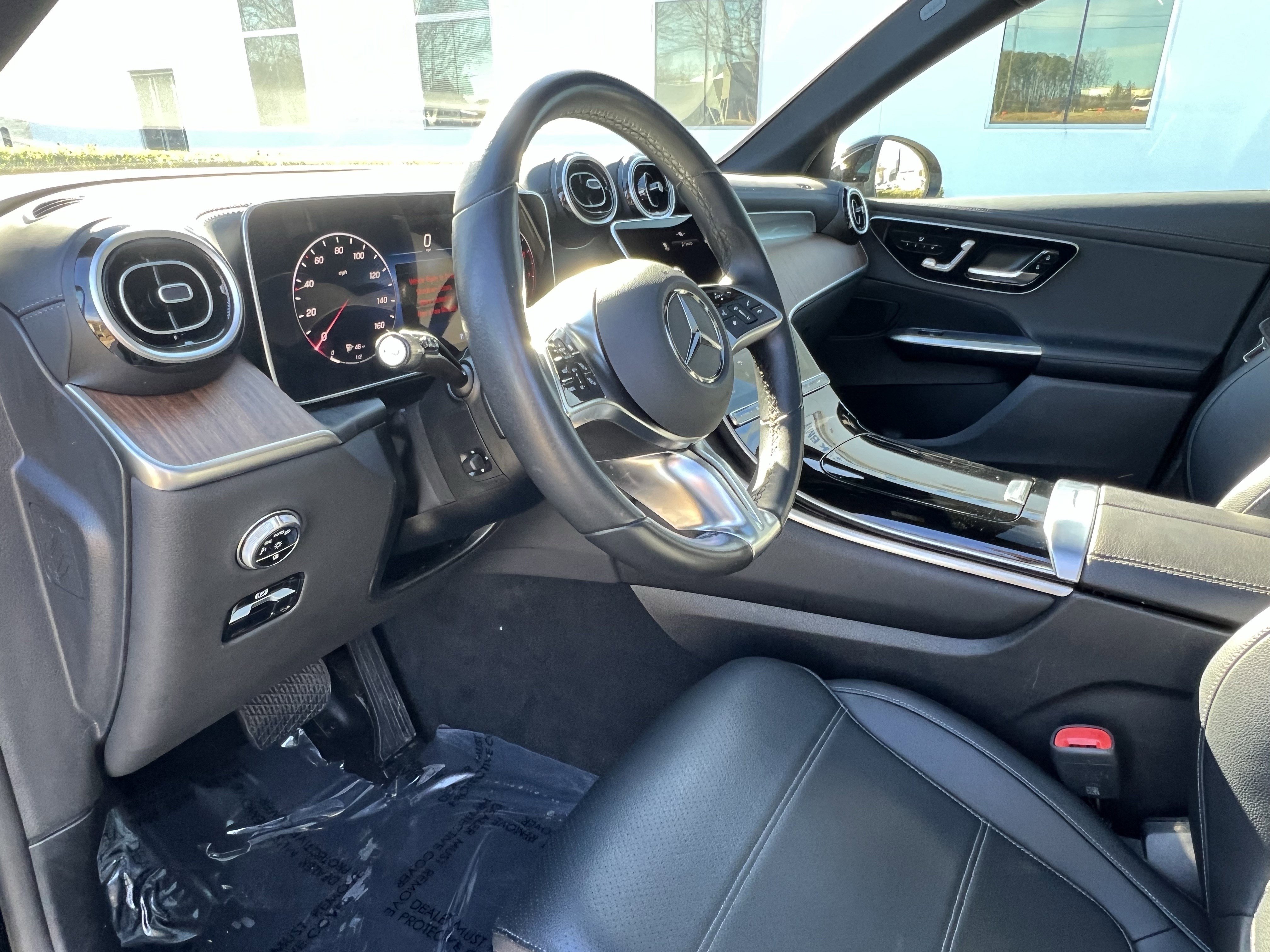 Used 2024 Mercedes-Benz GLC 300 4MATIC image 17