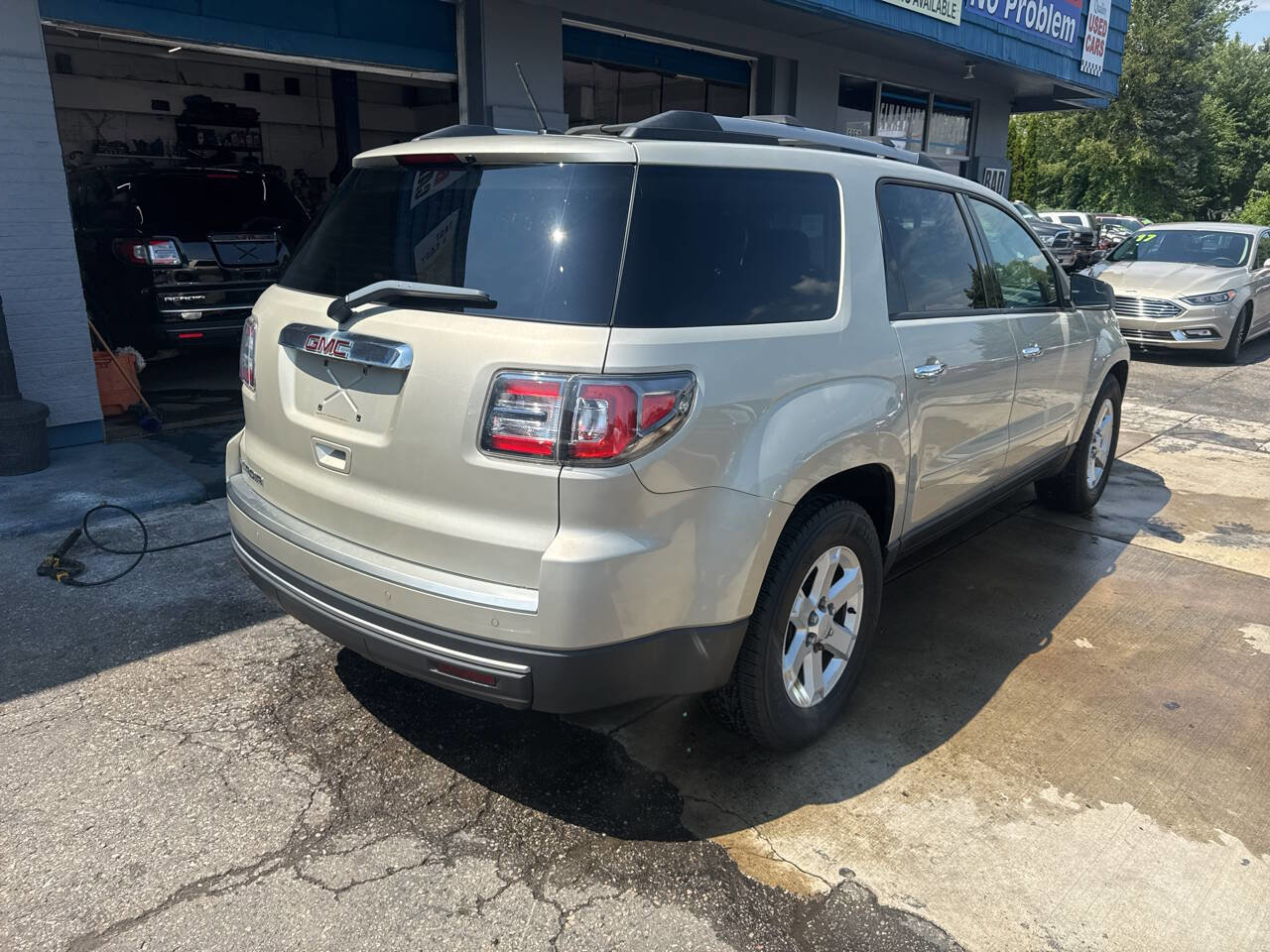 Used 2013 GMC Acadia SLE image 3