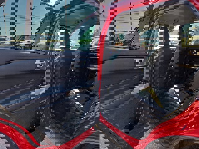 Used 2022 Ford Explorer XLT w/ Equipment Group 202A image 11