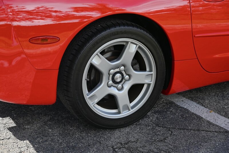 Used 1999 Chevrolet Corvette Coupe w/ Memory Pkg RWD image 13